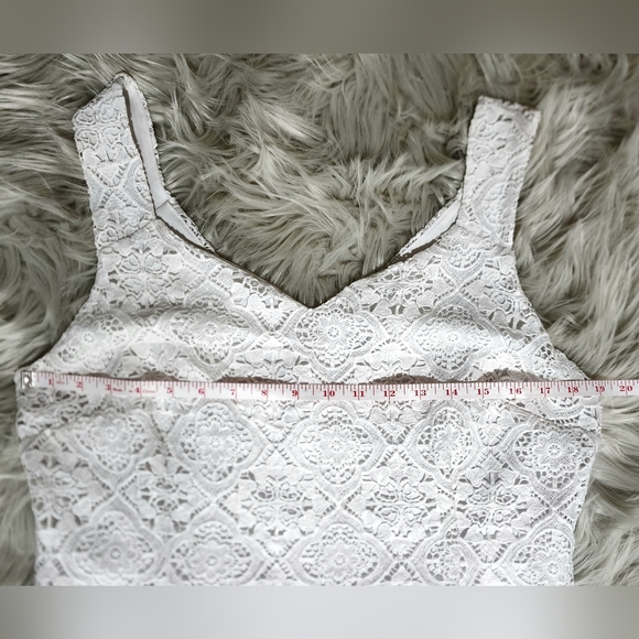 White lace dress size 14. - Picture 2 of 6